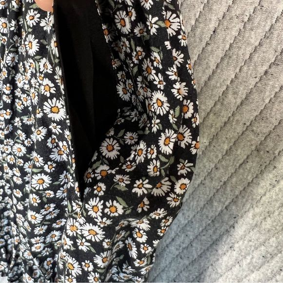 Hollister Black and White Floral Jumpsuit - Picture 11 of 12